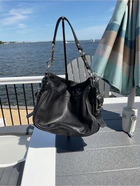 Coach| Black Leather Shoulder Bag| Silver Hardware